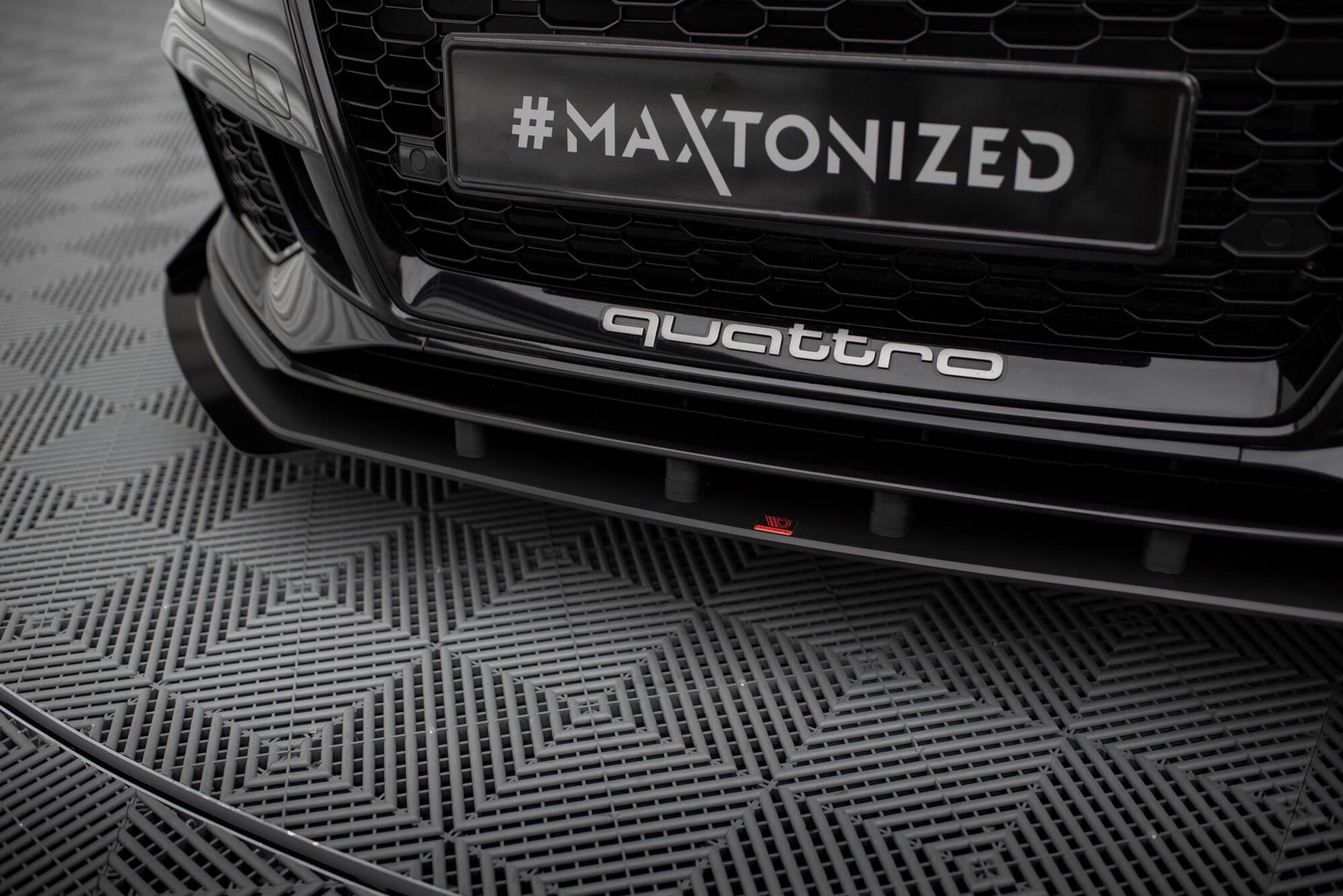 Maxton Street Pro Front Ansatz für +Flaps für V.1 + Flaps Audi RS3 Limousine 8V Facelift schwarz Hochglanz