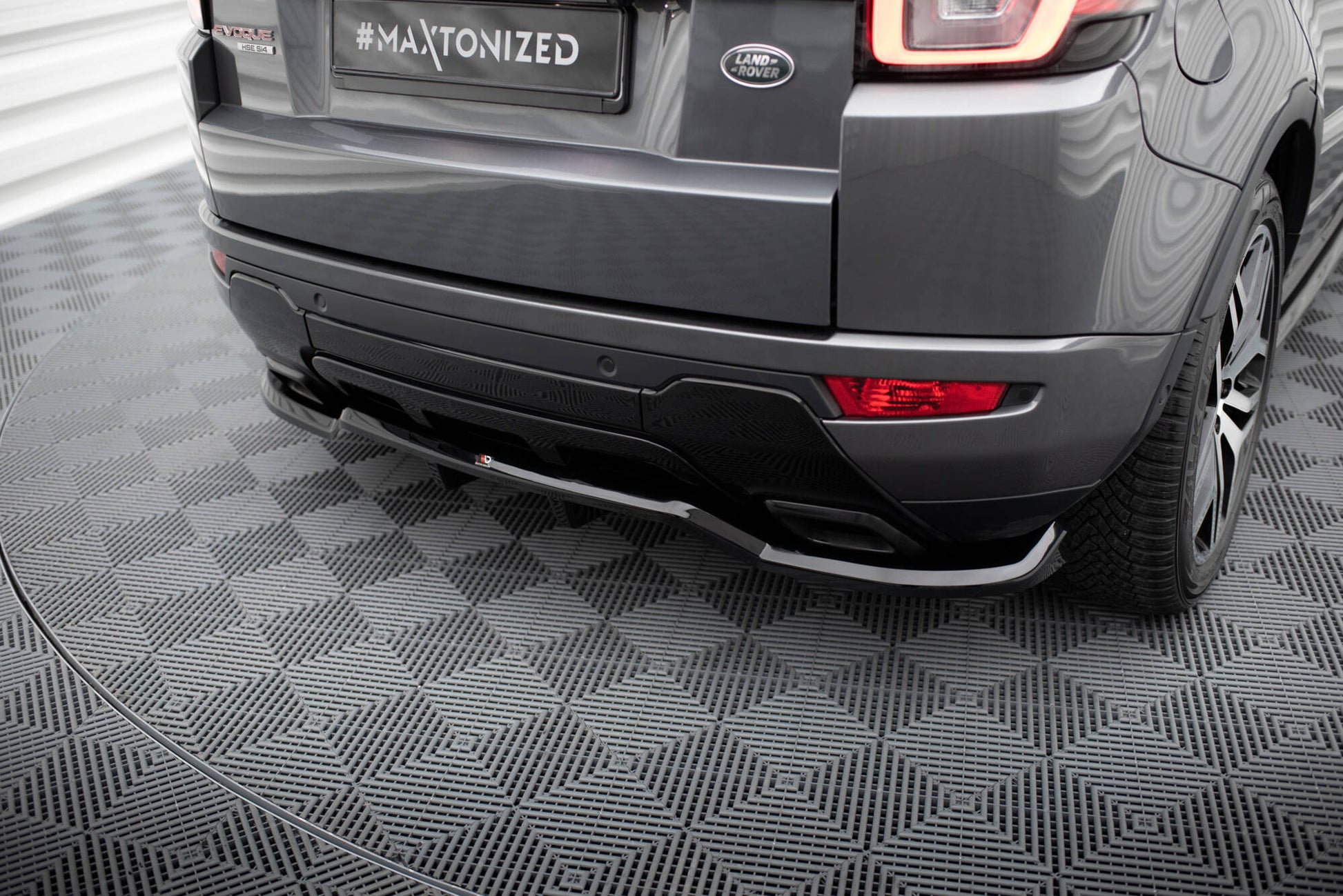 Maxton Mittlerer Diffusor Heck Ansatz DTM Look für Land Rover Range Rover Evoque HSE Dynamic Mk1 Facelift schwarz Hochglanz