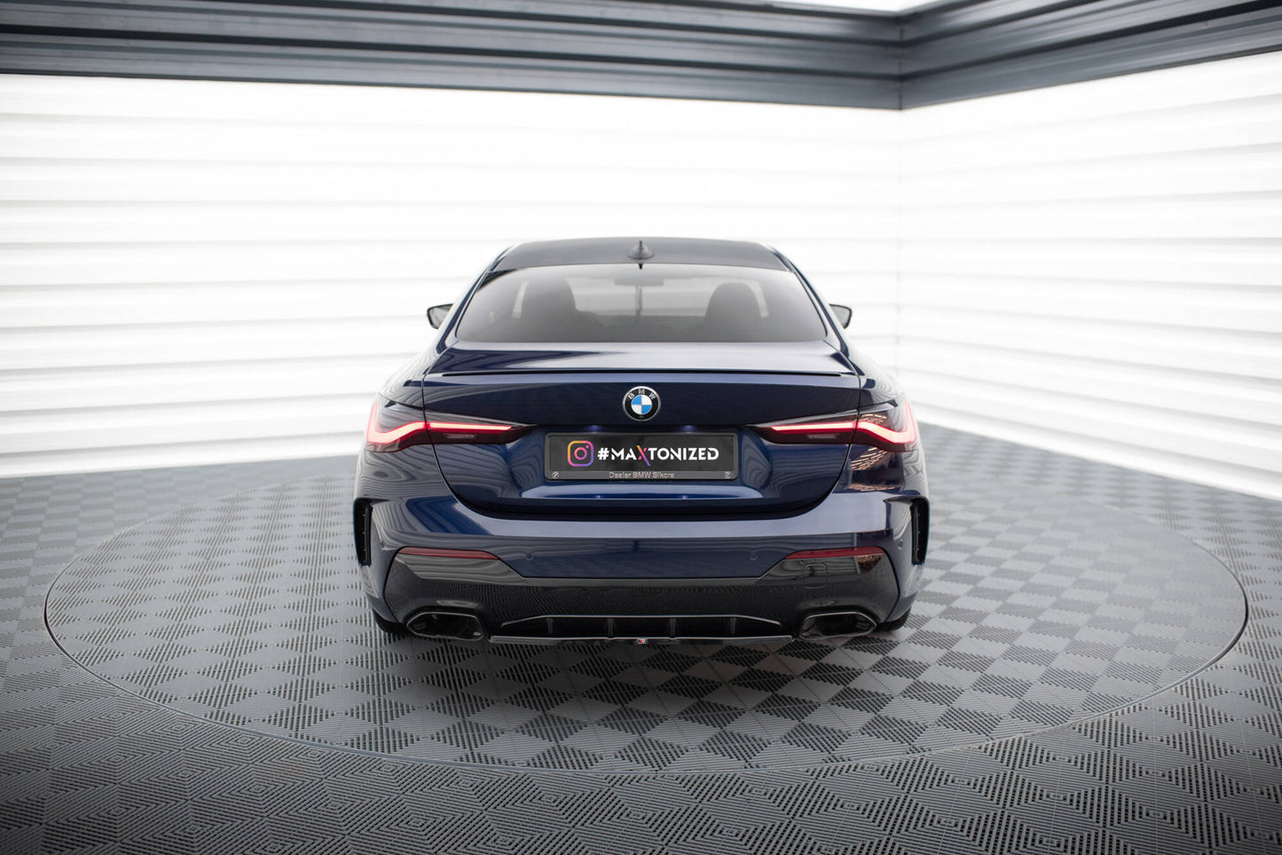 Maxton Mittlerer Diffusor Heck Ansatz für BMW 4er M440i G22 schwarz Hochglanz