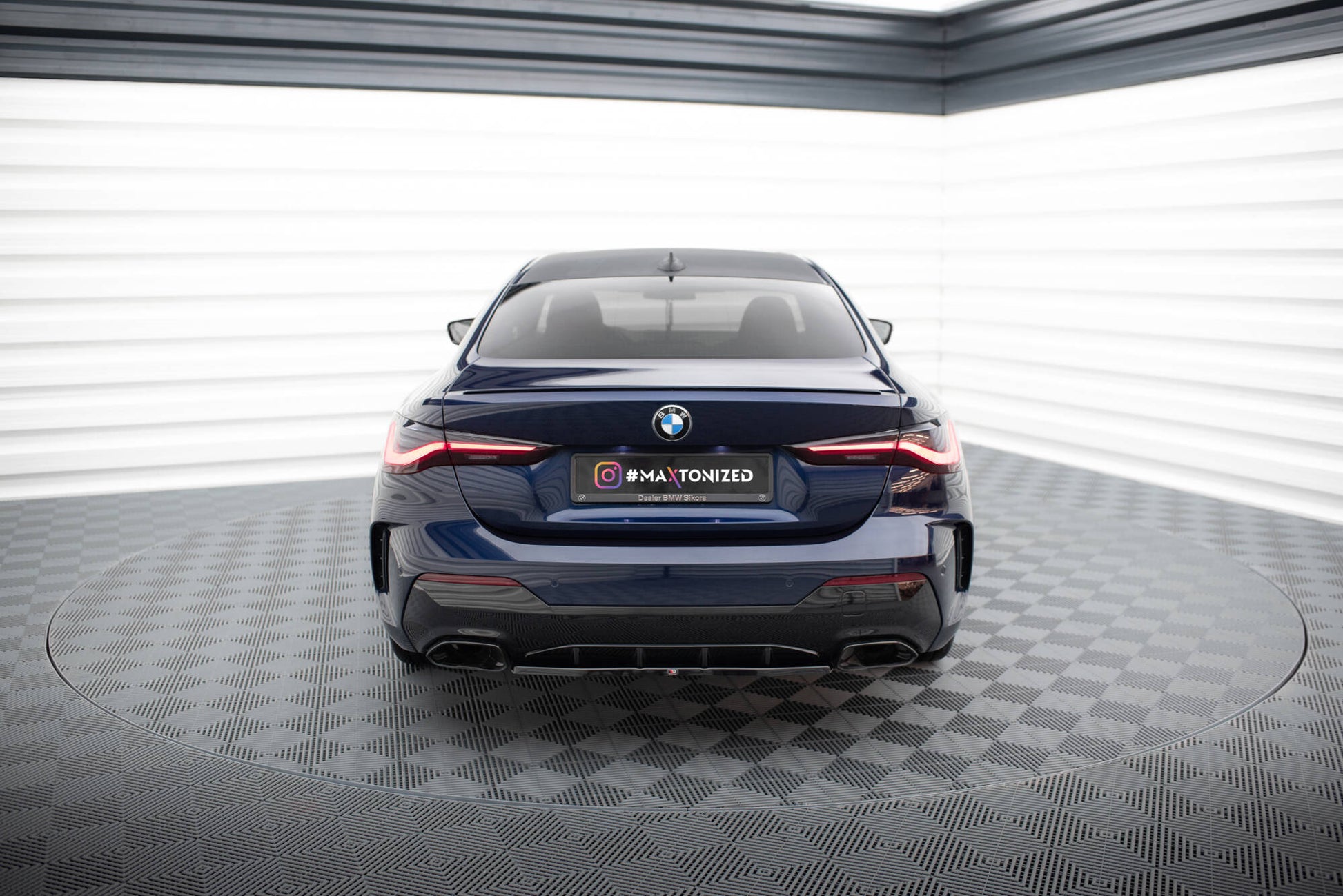 Maxton Mittlerer Diffusor Heck Ansatz für BMW 4er M440i G22 schwarz Hochglanz