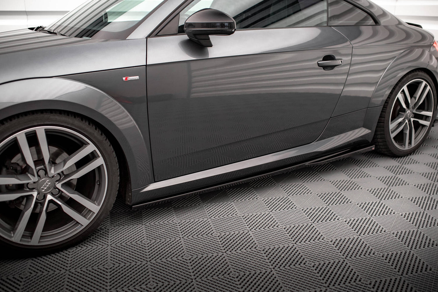 Maxton Seitenschweller Ansatz für Audi TT S-Line 8S schwarz Hochglanz