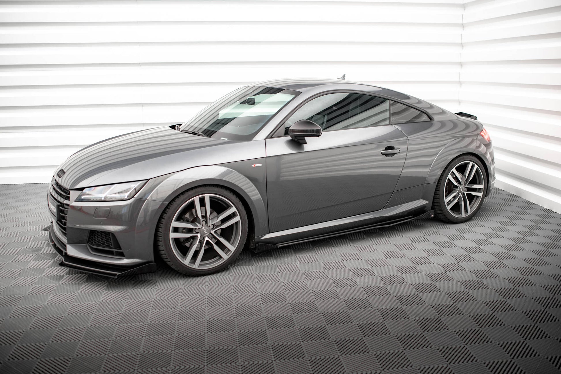 Maxton Street Pro Seitenschweller Ansatz für + Flaps Audi TT S / S-Line 8S schwarz Hochglanz
