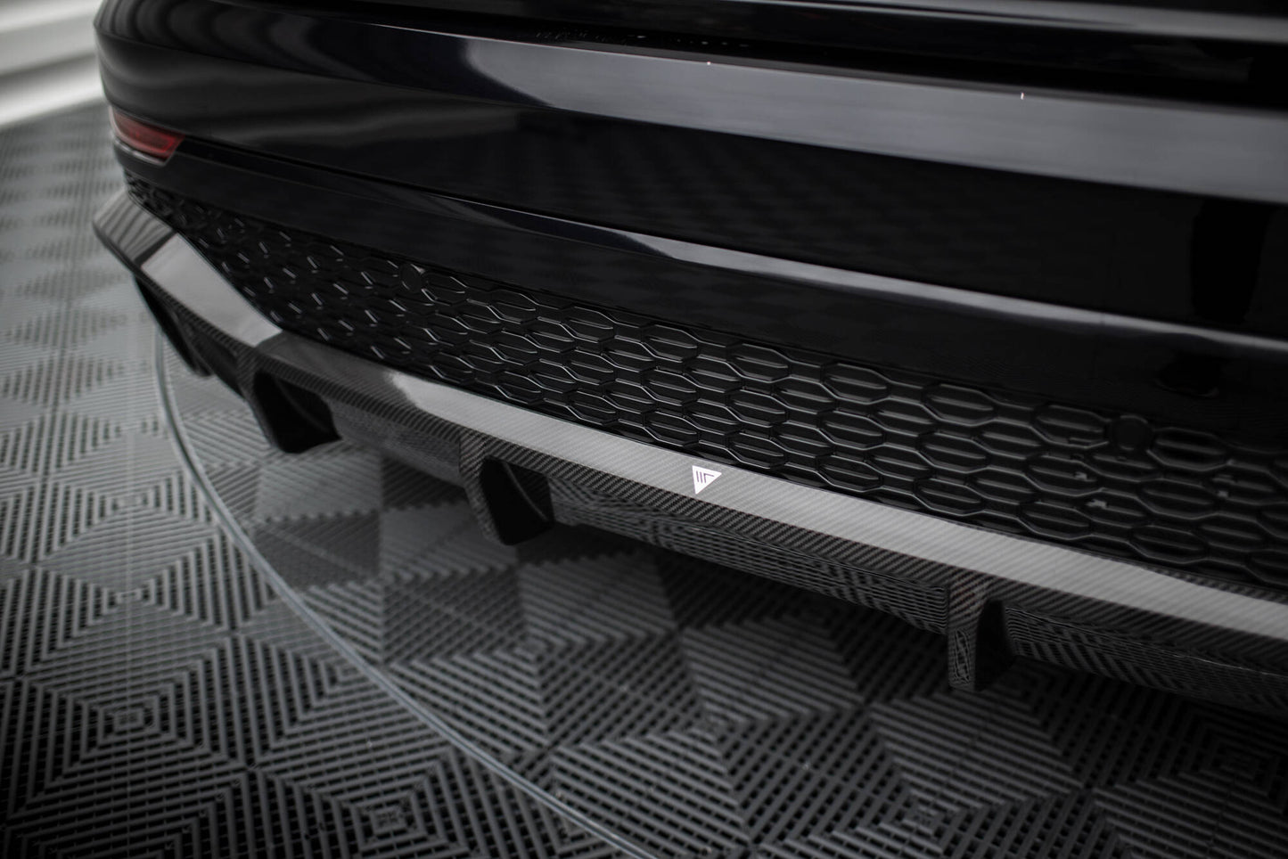 Maxton Carbon Fiber Diffusor Heck Ansatz für Audi RSQ8 Mk1