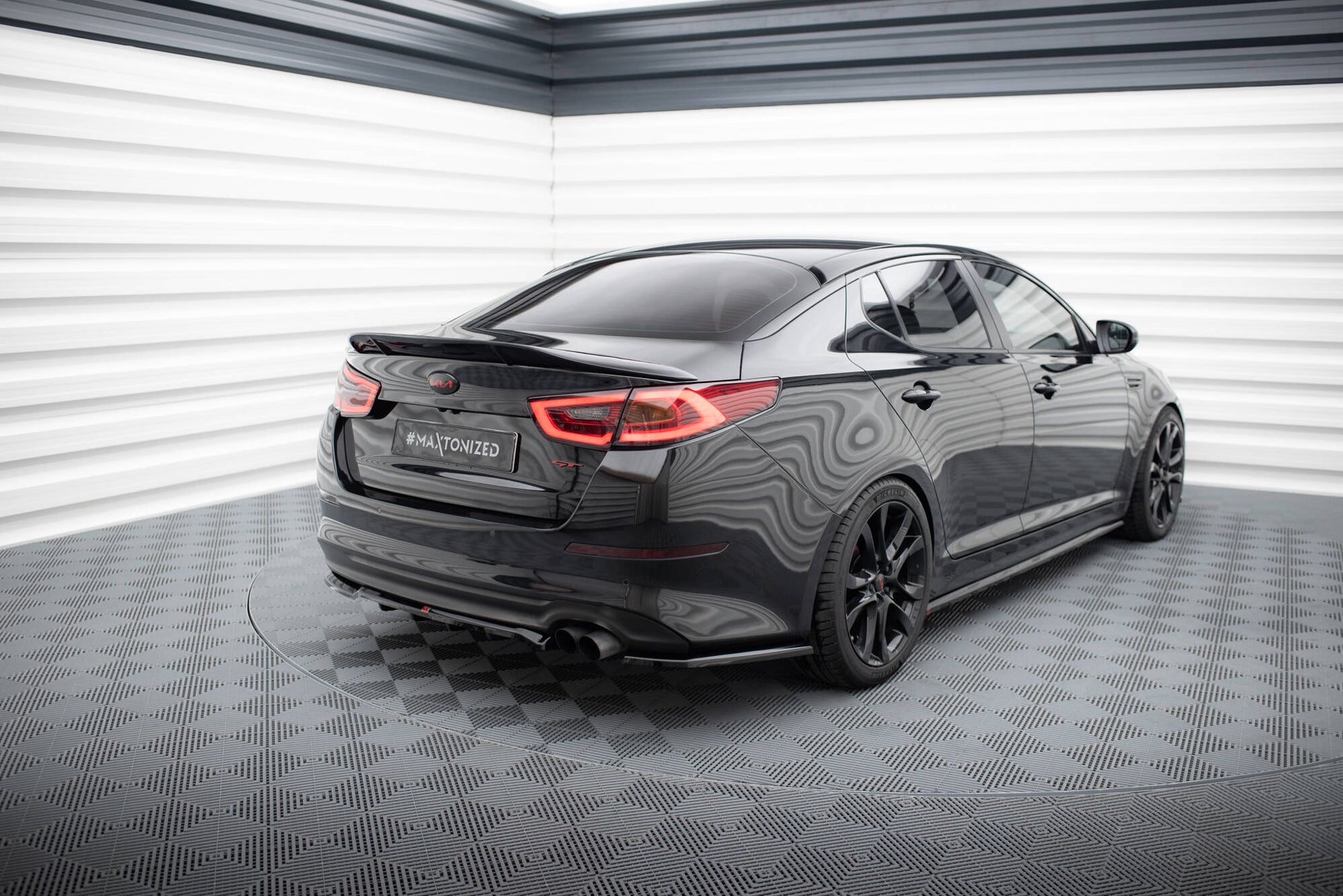 Maxton Mittlerer Diffusor Heck Ansatz DTM Look für Kia Optima Mk3 schwarz Hochglanz