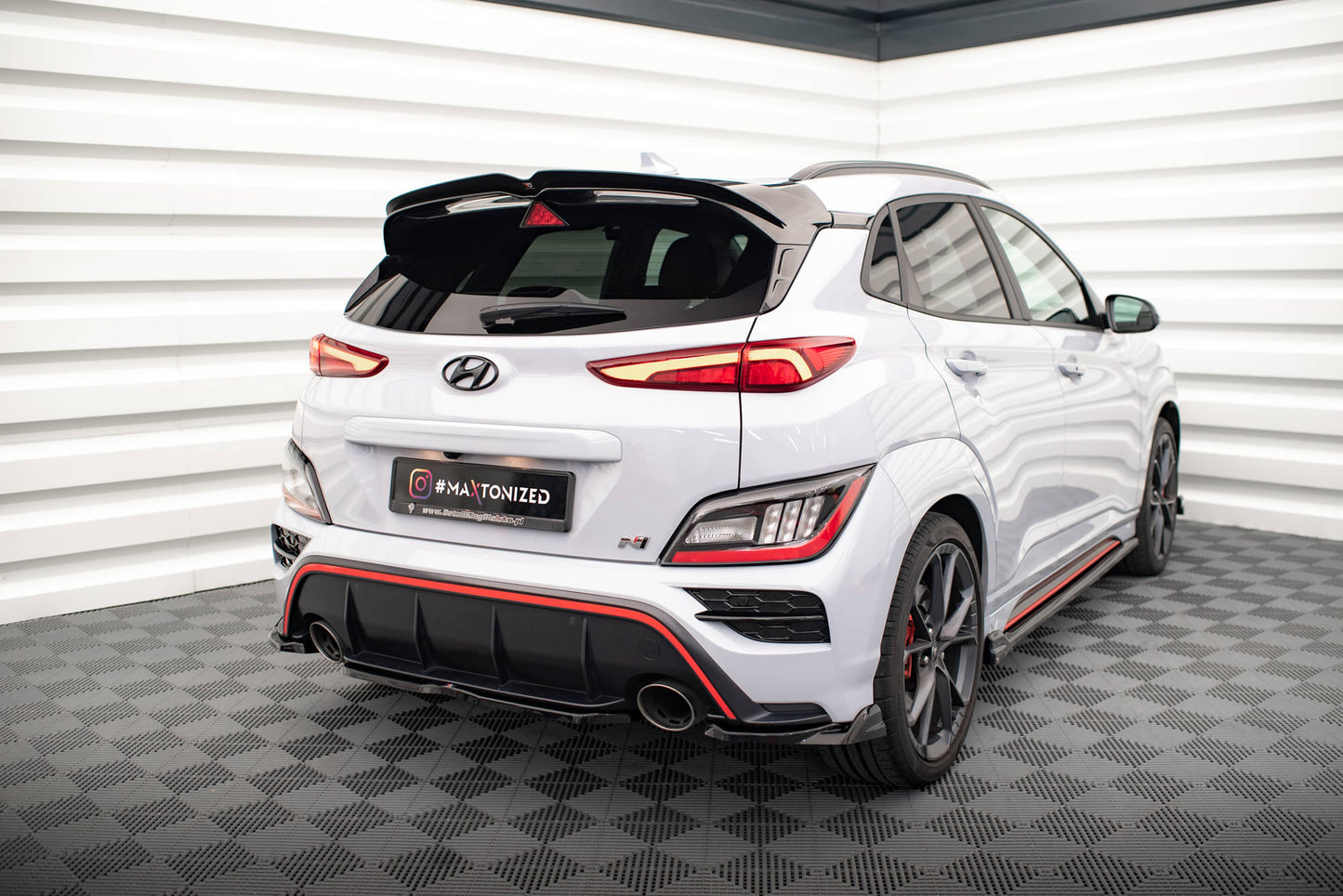 Maxton Heck Ansatz Flaps Diffusor V.2 für Hyundai Kona Mk1 schwarz Hochglanz