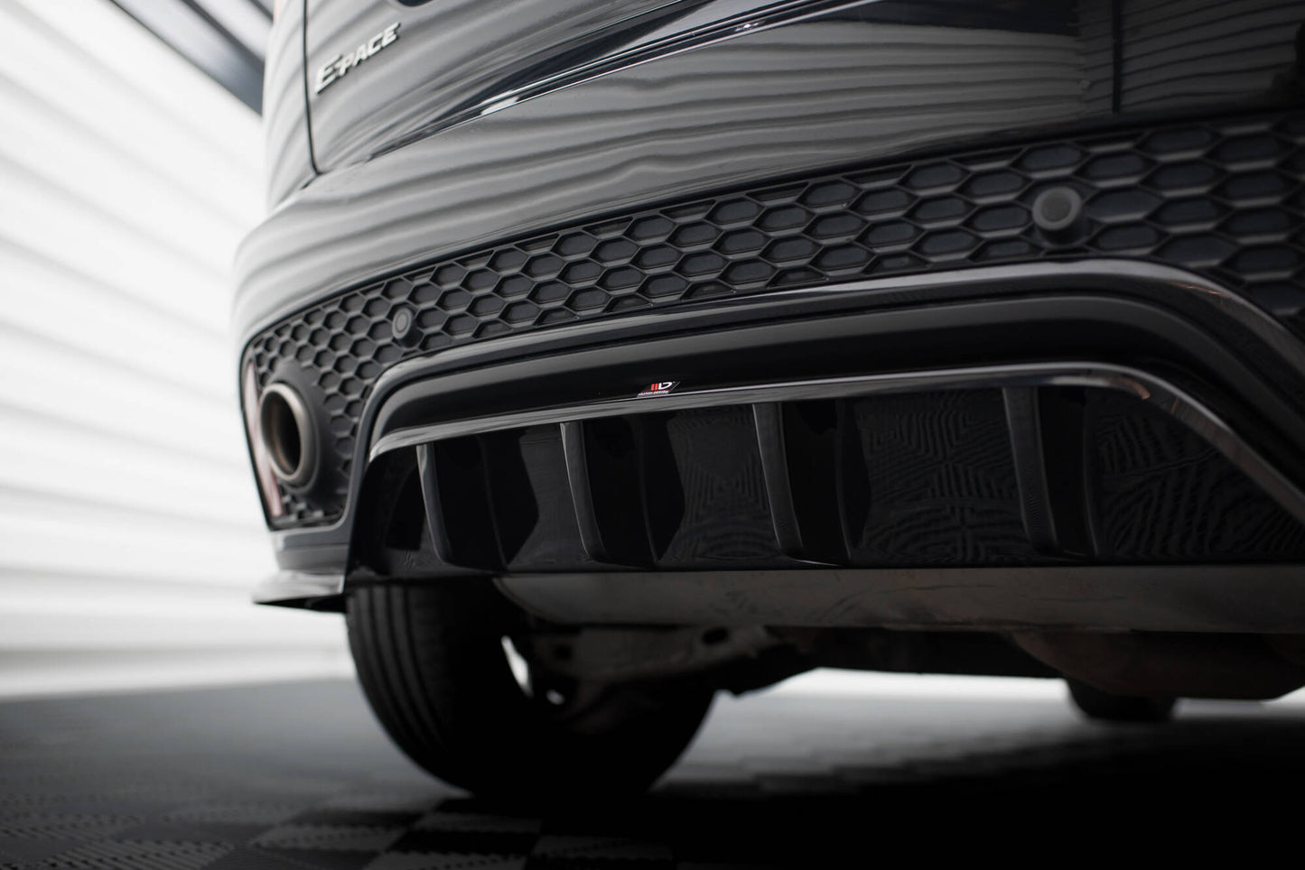 Maxton Mittlerer Diffusor Heck Ansatz DTM Look für Jaguar E-Pace R-Dynamic Mk1 schwarz Hochglanz