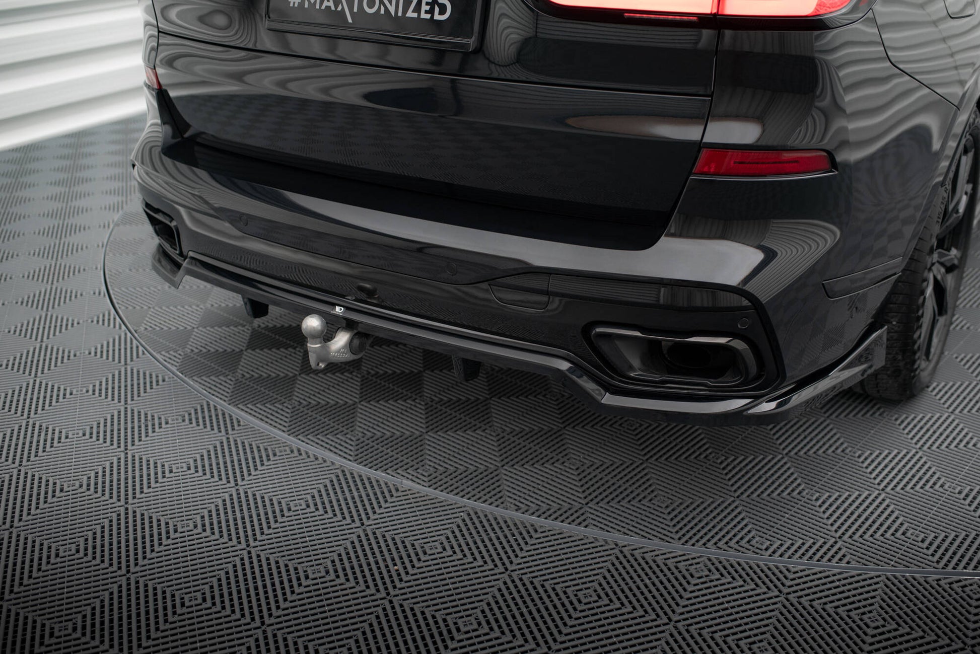 Maxton Mittlerer Diffusor Heck Ansatz DTM Look für BMW X7 M-Paket G07 Facelift schwarz Hochglanz