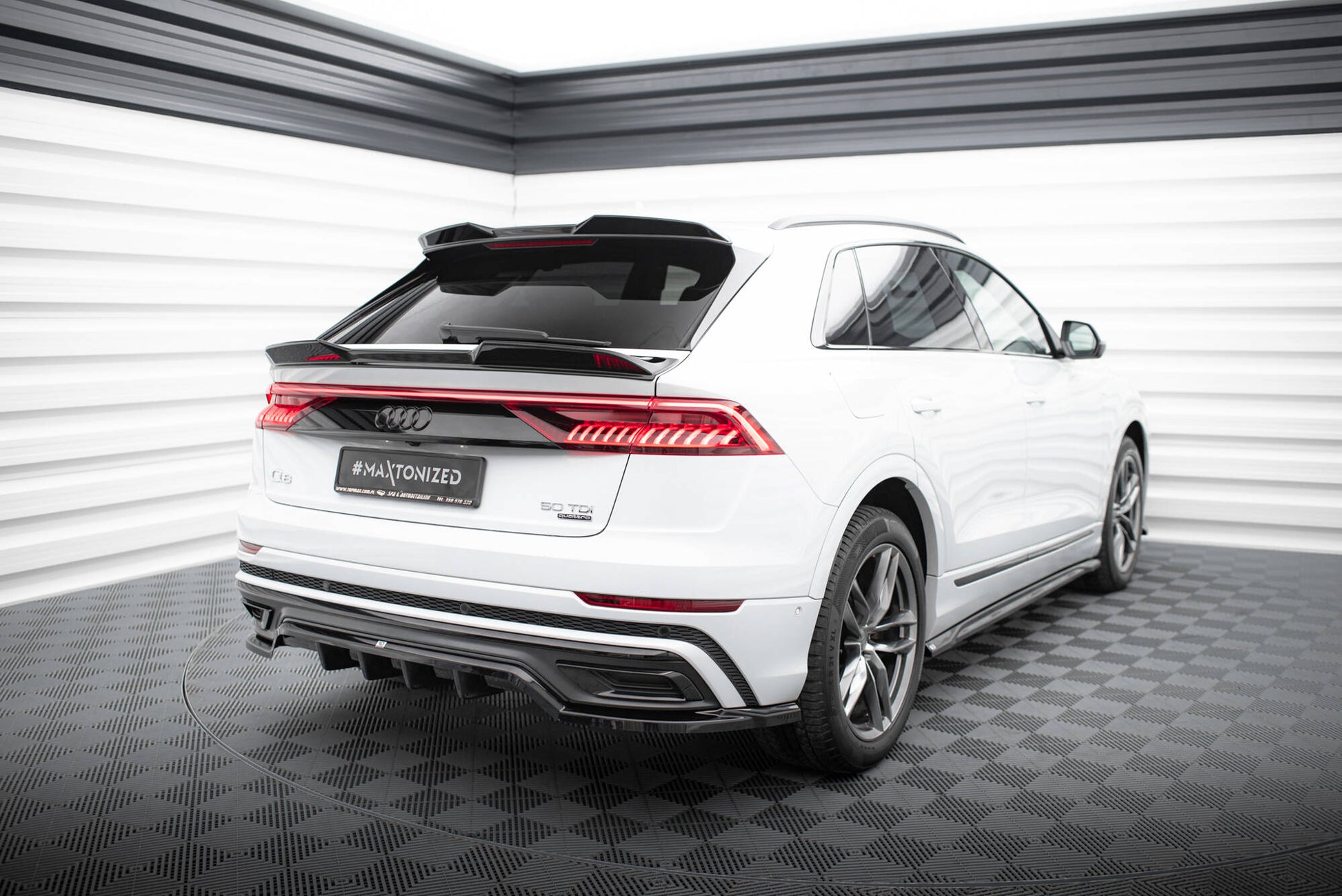 Maxton Mittlerer Diffusor Heck Ansatz DTM Look für Audi Q8 S-Line Mk1 schwarz Hochglanz