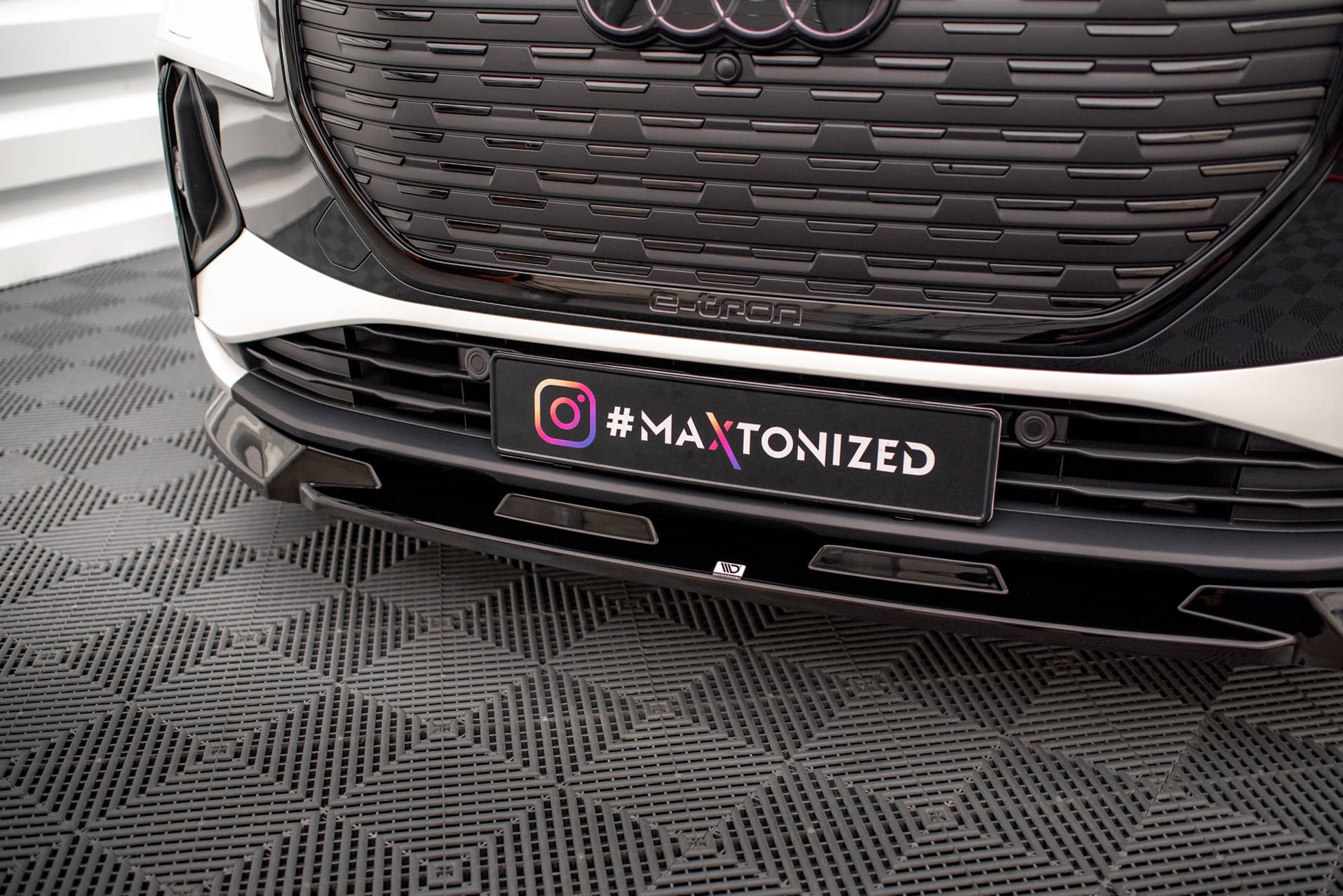 Maxton Front Ansatz V.1 für Audi Q4 e-tron Sportback Mk1 schwarz Hochglanz