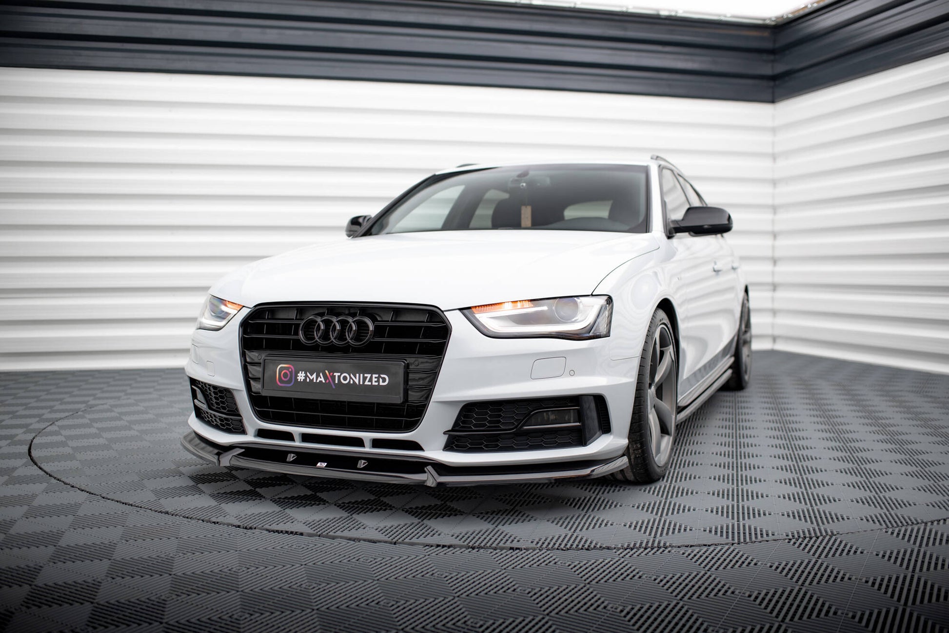 Maxton Front Ansatz V.1 für Audi A4 Competition B8 Facelift schwarz Hochglanz