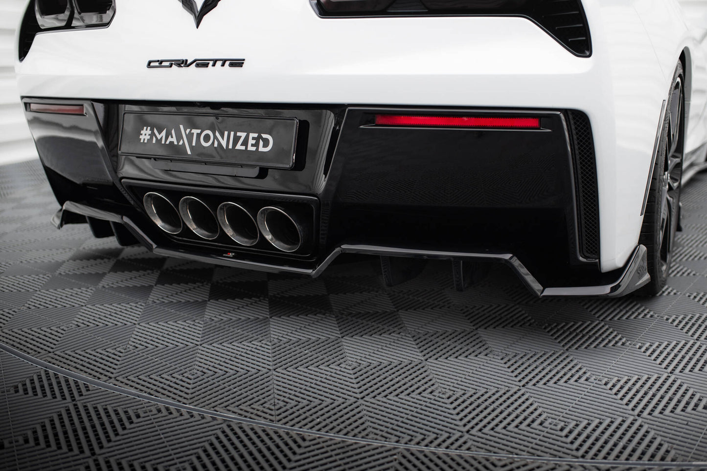 Maxton Mittlerer Diffusor Heck Ansatz DTM Look für + Heck Ansatz Flaps Diffusor für Chevrolet Corvette C7 schwarz Hochglanz