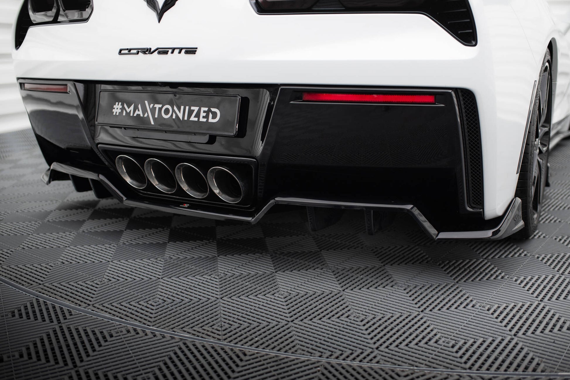 Maxton Mittlerer Diffusor Heck Ansatz DTM Look für + Heck Ansatz Flaps Diffusor für Chevrolet Corvette C7 schwarz Hochglanz