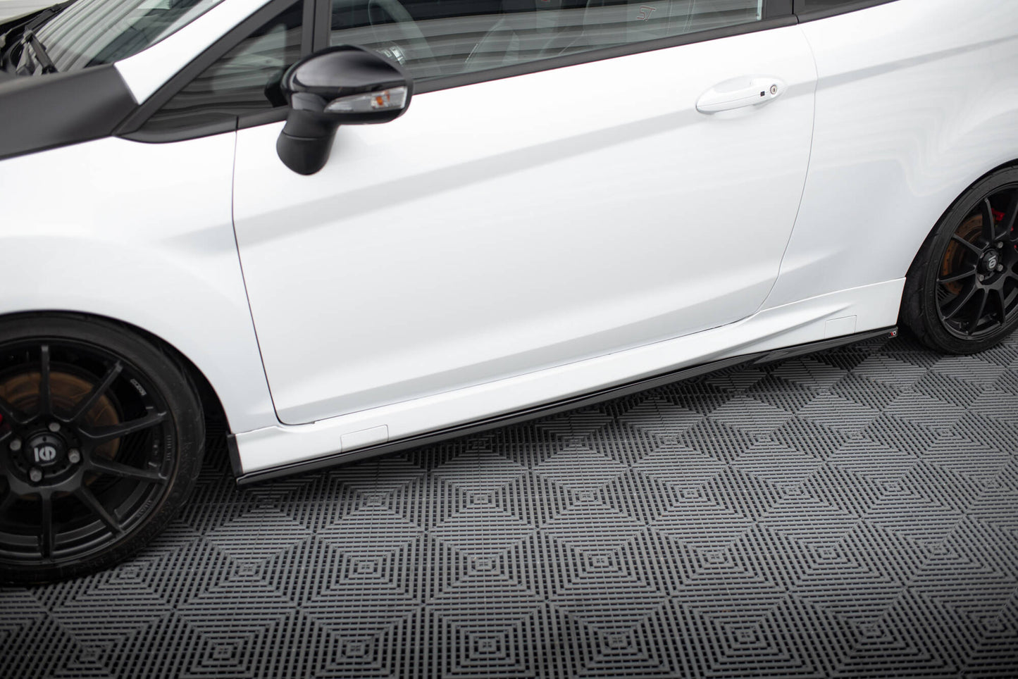 Maxton Seitenschweller Ansatz für V.4 Ford Fiesta ST / ST-Line Mk7 schwarz Hochglanz