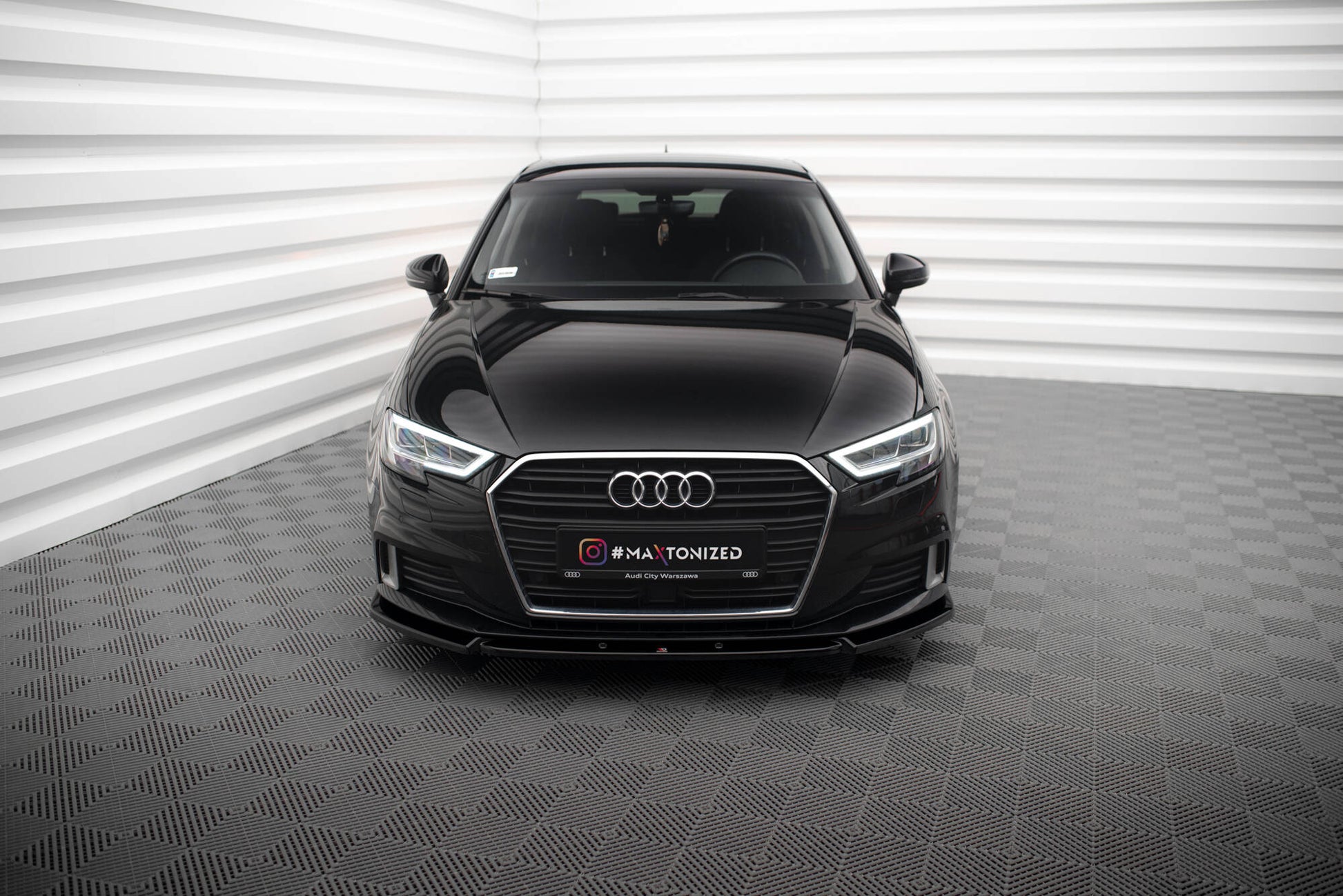 Maxton Front Ansatz V.1 für Audi A3 Sportback 8V Facelift schwarz Hochglanz