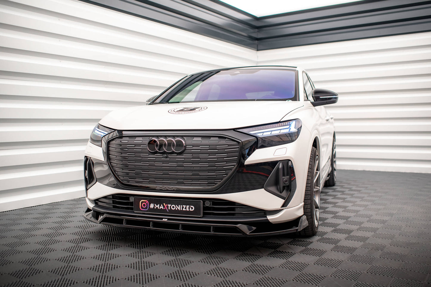 Maxton Front Ansatz V.2 für Audi Q4 e-tron Sportback Mk1 schwarz Hochglanz