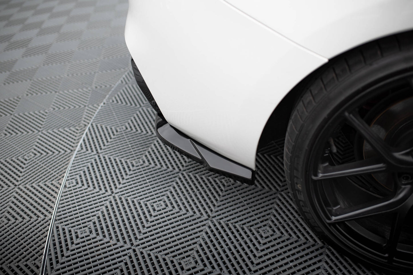 Maxton Heck Ansatz Flaps Diffusor V.5 für BMW 1er M-Paket / M140i F20 Facelift  schwarz Hochglanz