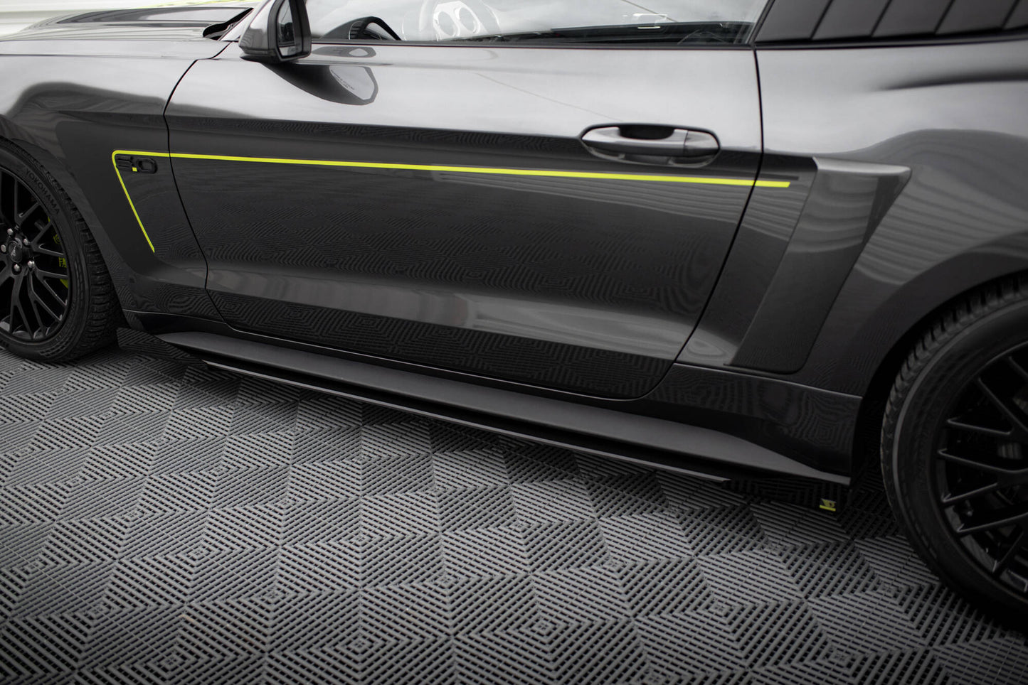 Maxton Street Pro Seitenschweller Ansatz für + Flaps Ford Mustang GT Mk6  schwarz Hochglanz