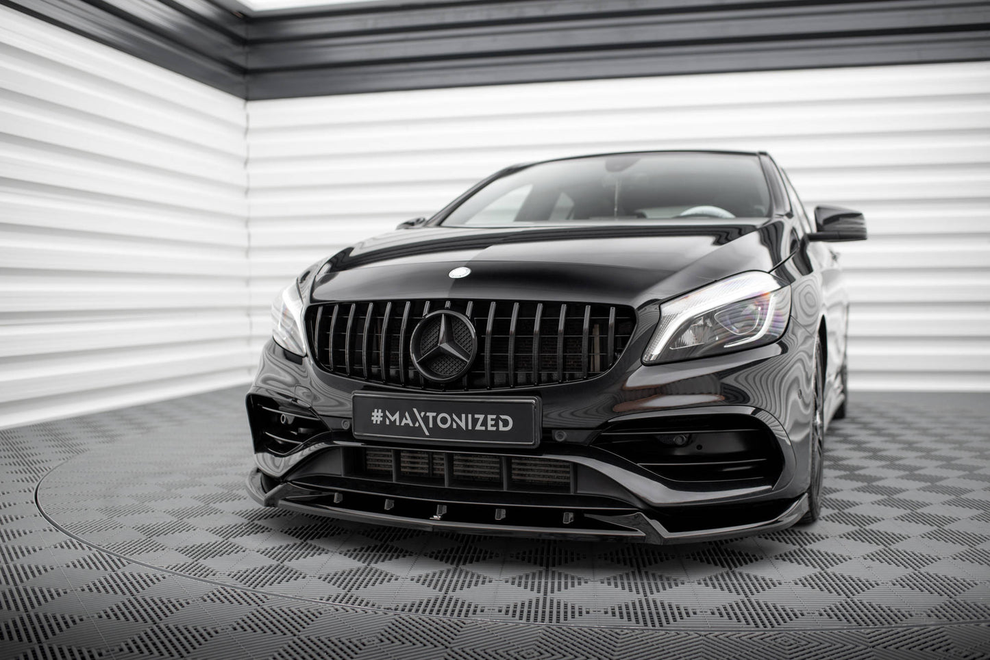 Maxton Front Ansatz V.2 für Mercedes-Benz A AMG-Line W176 Facelift schwarz Hochglanz