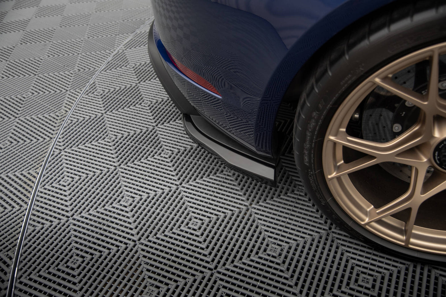 Maxton Heck Ansatz Flaps Diffusor für Porsche 718 Cayman GT4 RS 982c schwarz Hochglanz