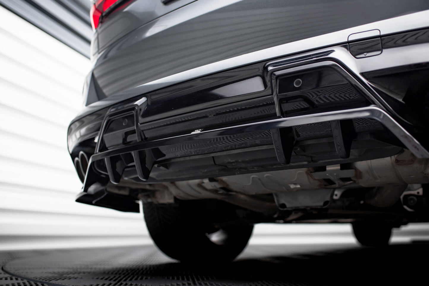 Maxton Mittlerer Diffusor Heck Ansatz DTM Look für BMW X5 M F95 Facelift schwarz Hochglanz