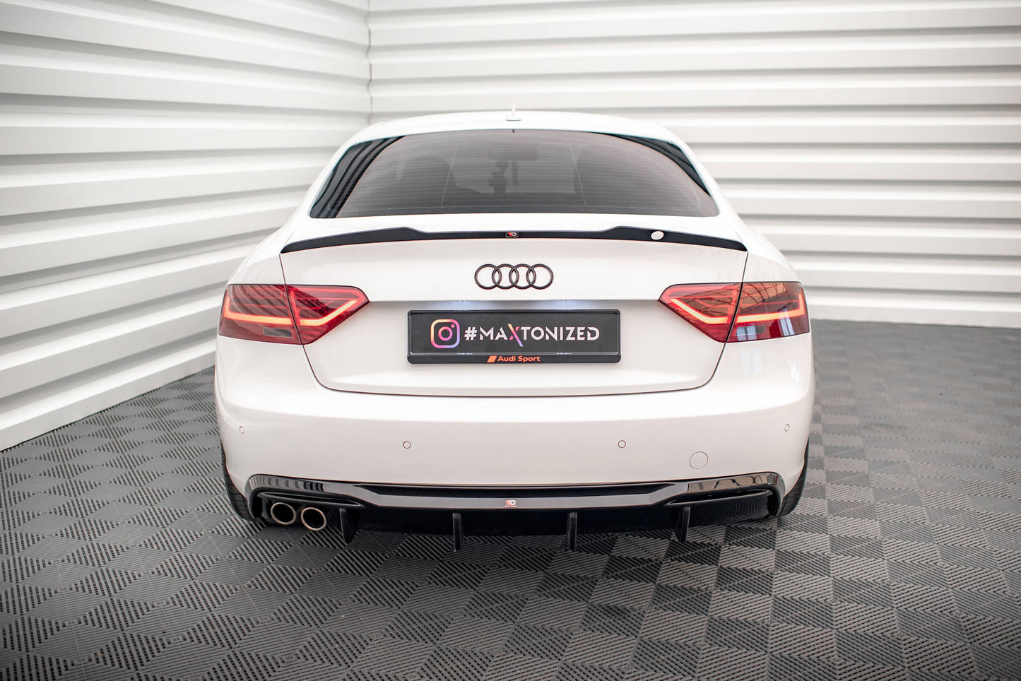 Maxton Diffusor Heck Ansatz für Audi A5 Coupe 8T Facelift (Version mit Doppelauspuff auf einer Seite)