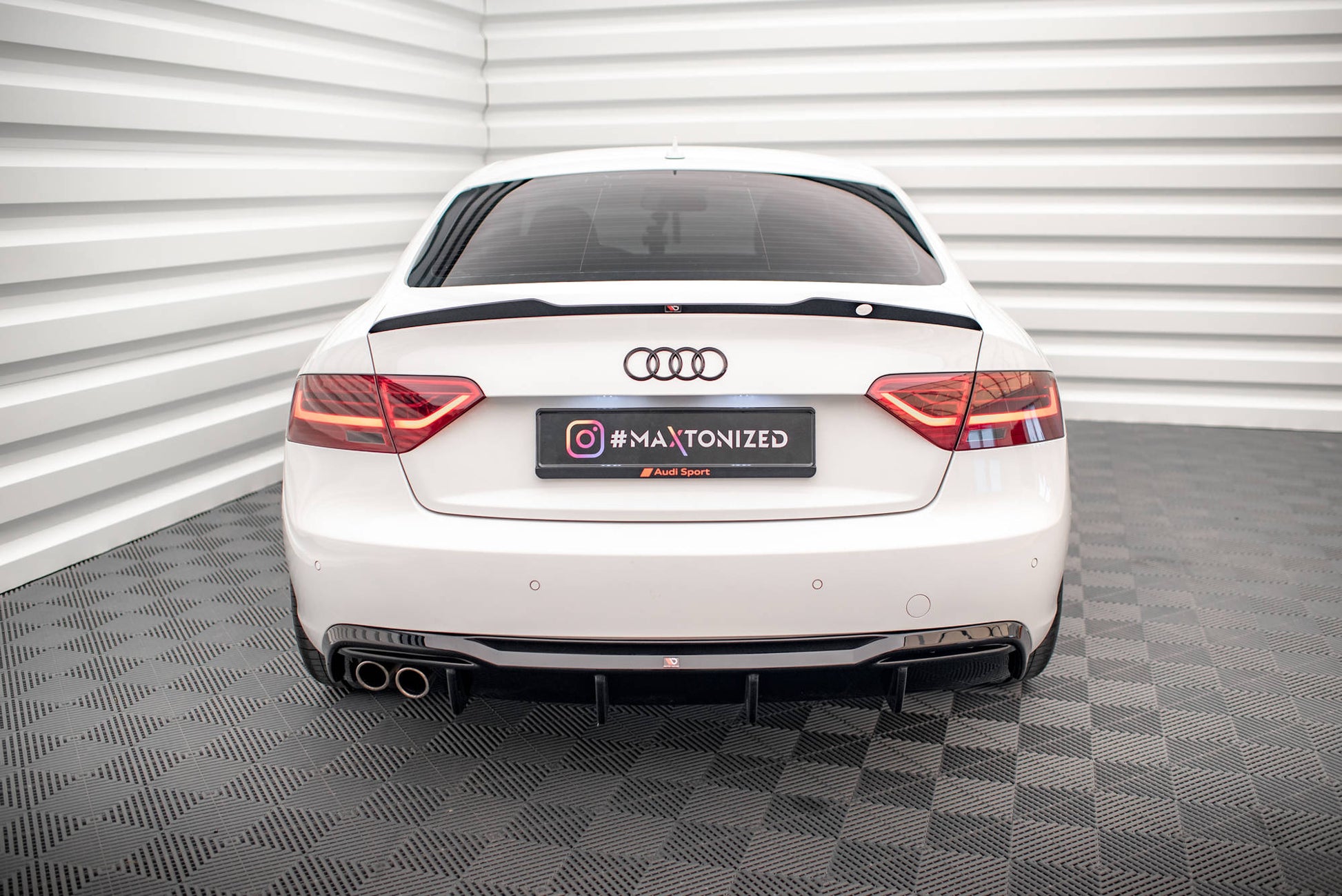 Maxton Diffusor Heck Ansatz für Audi A5 Coupe 8T Facelift (Version mit Doppelauspuff auf einer Seite)