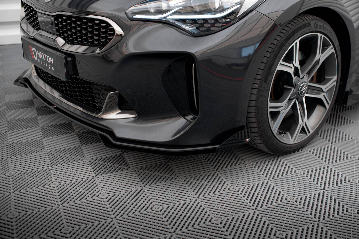 Maxton Street Pro Front Ansatz für +Flaps für + Flaps Kia Stinger GT / GT-Line / Standard Mk1 schwarz Hochglanz