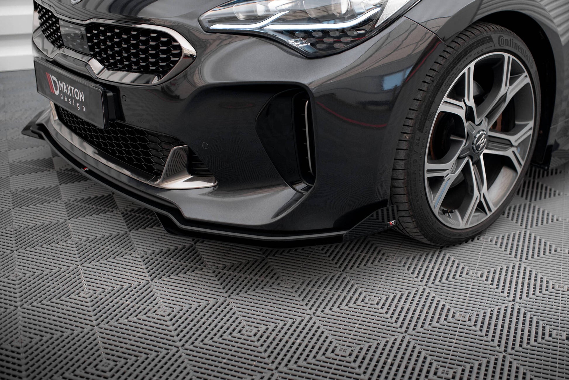 Maxton Street Pro Front Ansatz für +Flaps für + Flaps Kia Stinger GT / GT-Line / Standard Mk1 schwarz Hochglanz