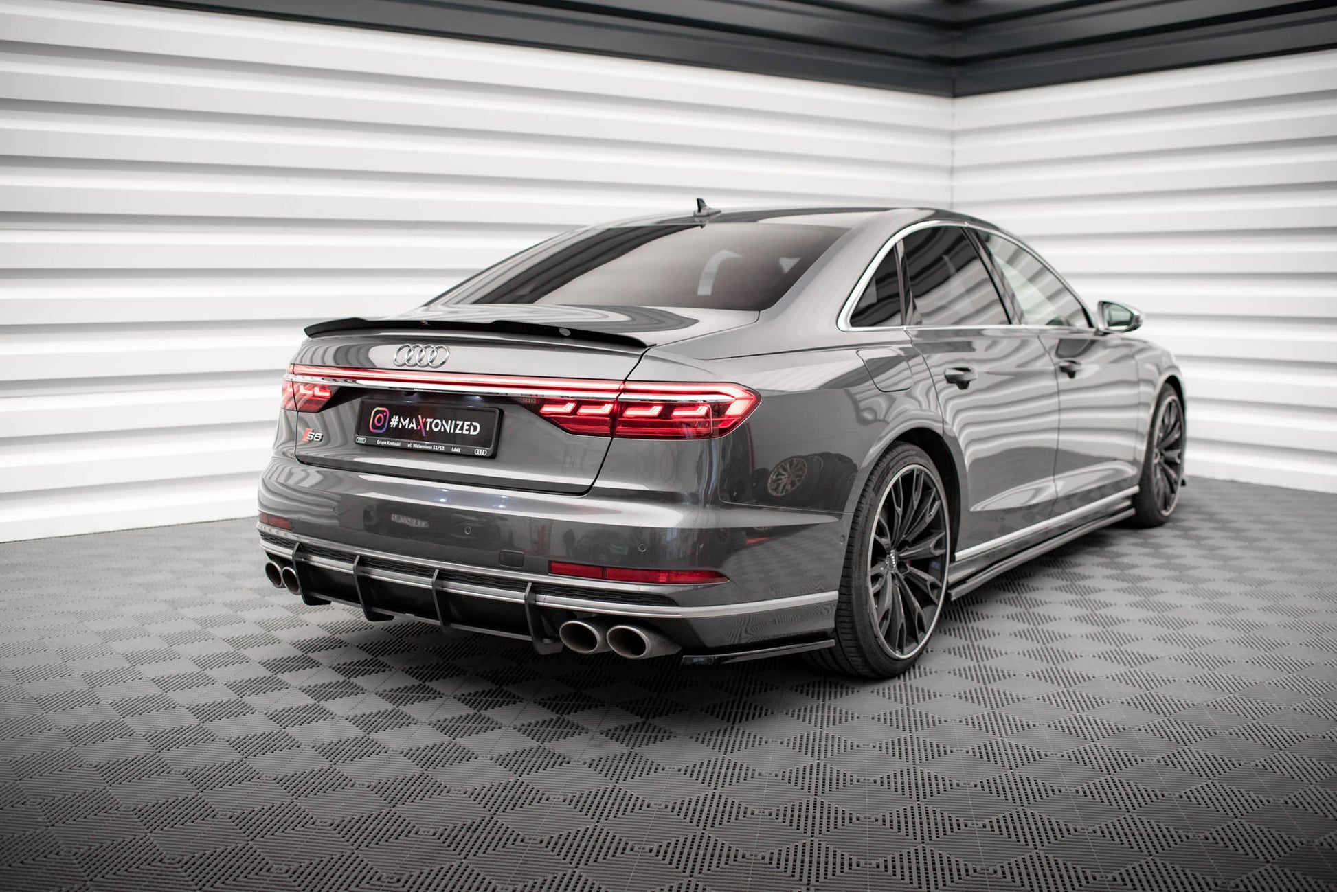 Maxton Spoiler CAP für Audi S8 / A8 / A8 S-Line D5 schwarz Hochglanz