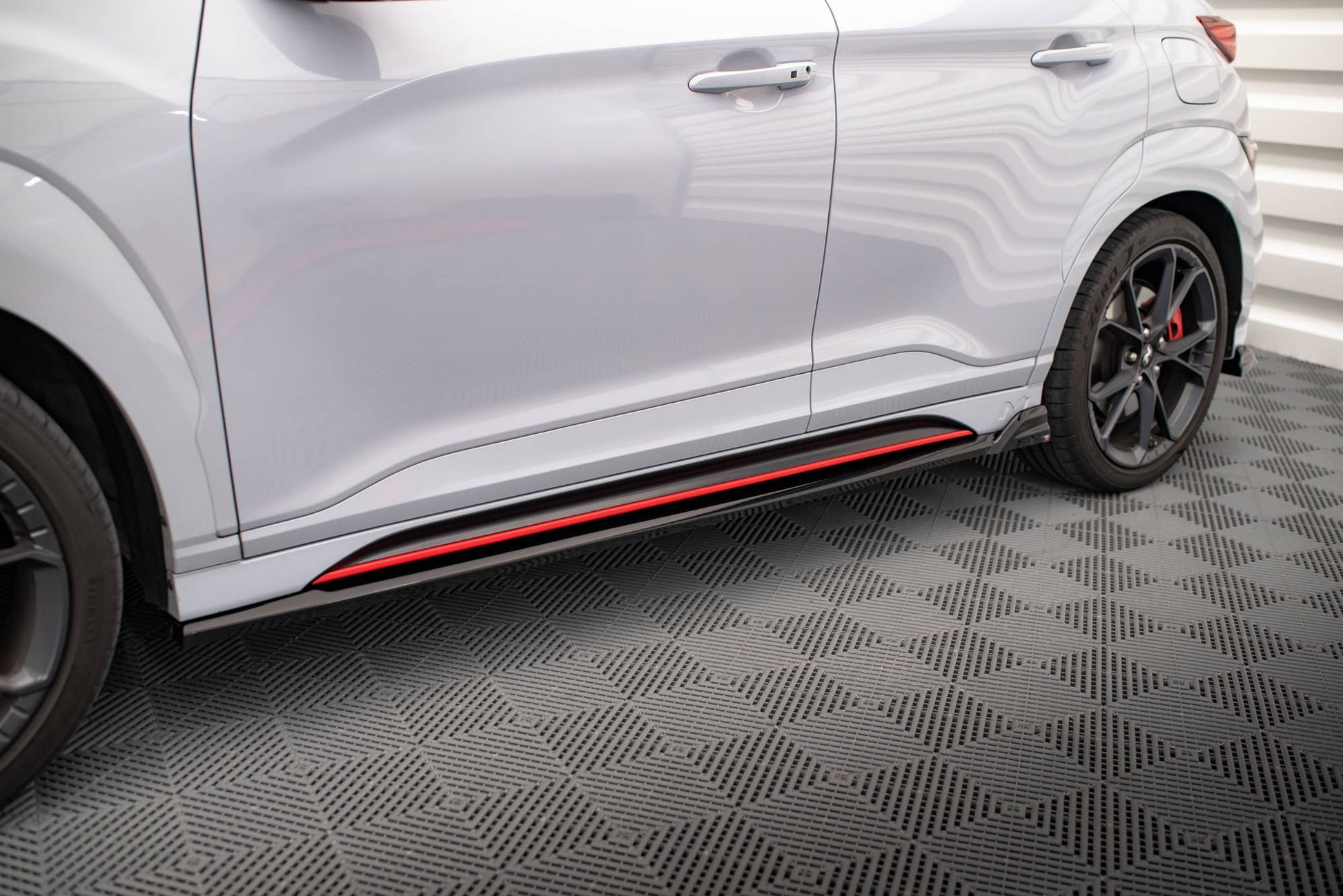 Maxton Seitenschweller Ansatz für V.2 für Hyundai Kona N Mk1 schwarz Hochglanz