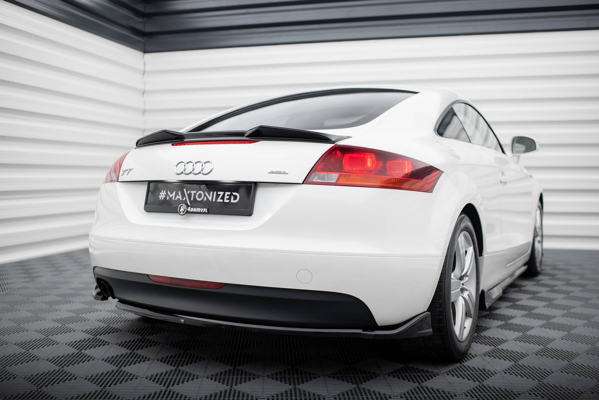 Maxton Heck Ansatz Flaps Diffusor für Audi TT 8J schwarz Hochglanz