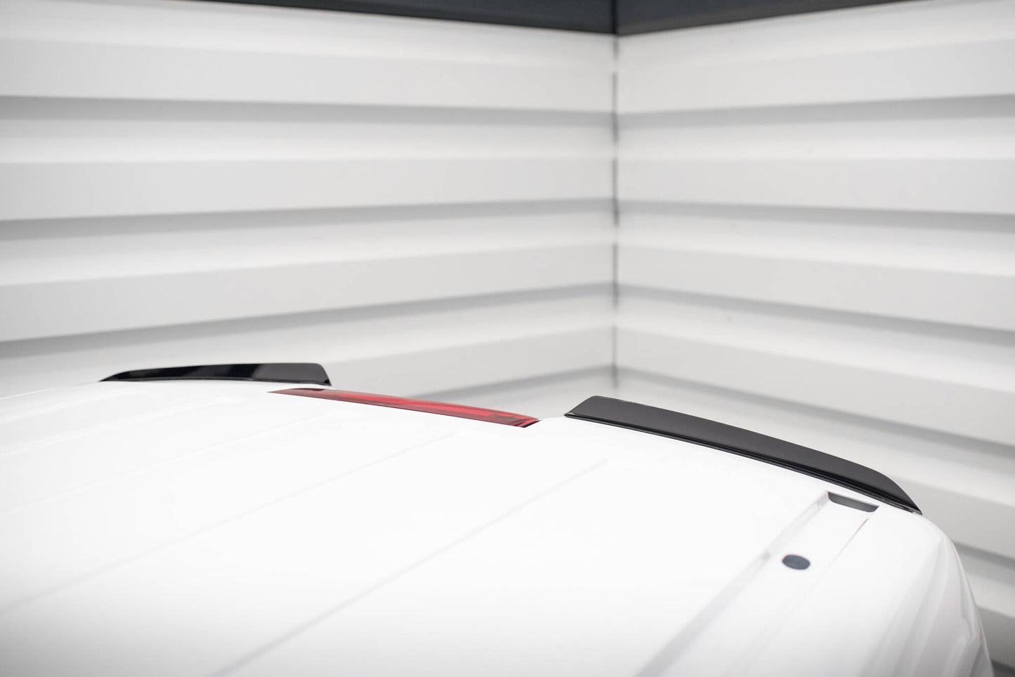 Maxton Spoiler CAP für Ford Transit Connect Mk2 Facelift schwarz Hochglanz