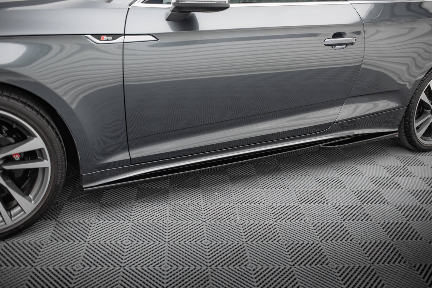 Maxton Seitenschweller Ansatz für Audi S5 Coupe / A5 S-Line Coupe F5 Facelift schwarz Hochglanz