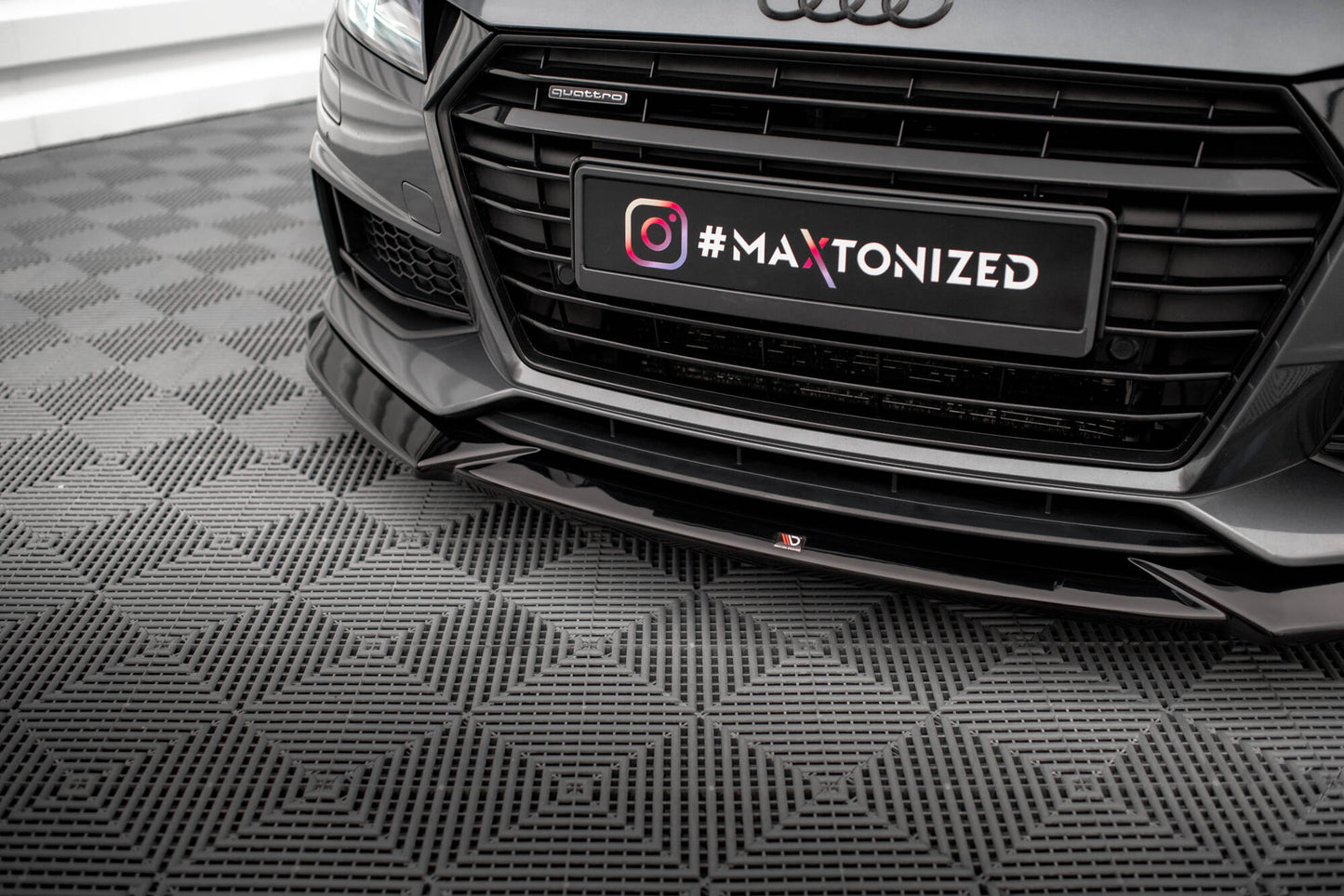 Maxton Front Ansatz V.1 für Audi TT S / S-Line 8S schwarz Hochglanz
