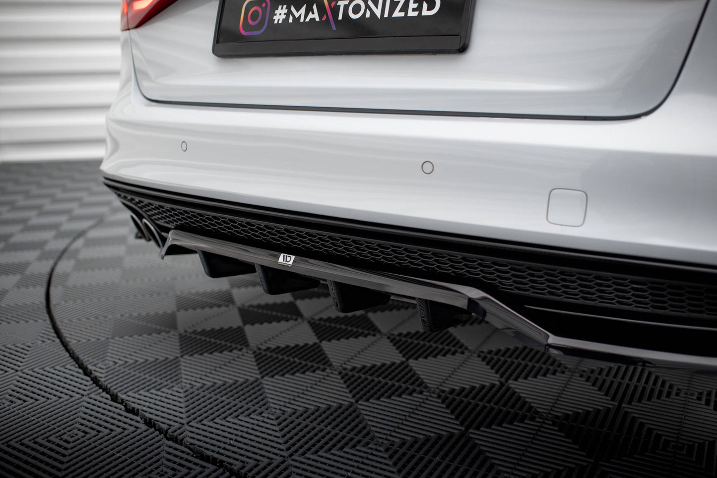 Maxton Mittlerer Diffusor Heck Ansatz DTM Look für Audi A4 Competition B8 Facelift schwarz Hochglanz