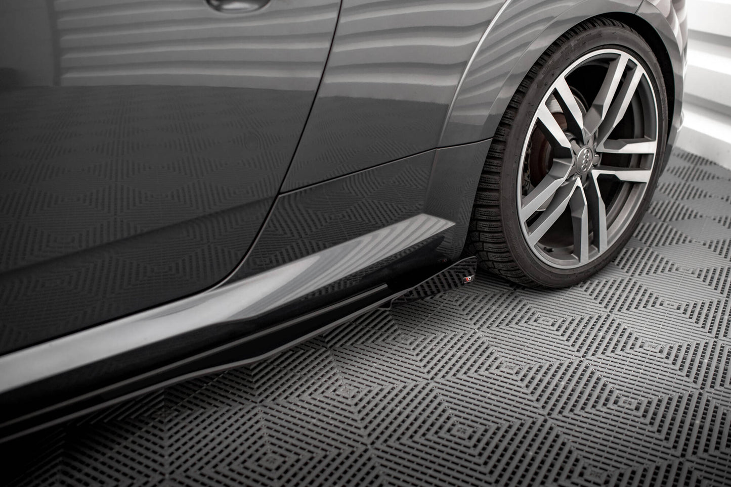 Maxton Street Pro Seitenschweller Ansatz für + Flaps Audi TT S / S-Line 8S schwarz Hochglanz