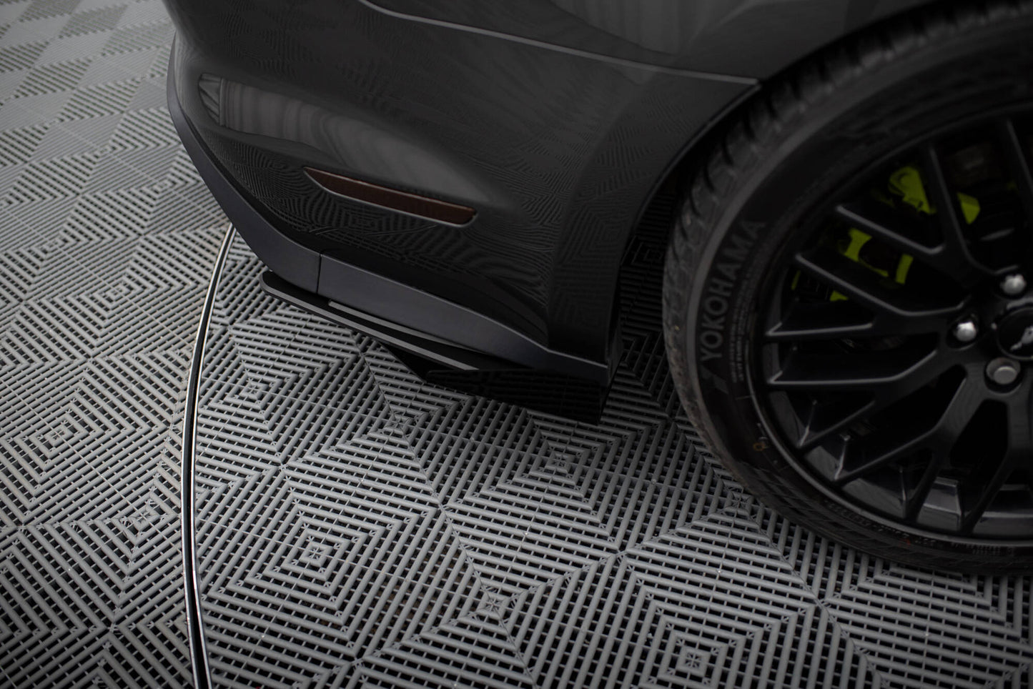 Maxton Hintere Seiten Flaps für Ford Mustang GT Mk6  schwarz Hochglanz