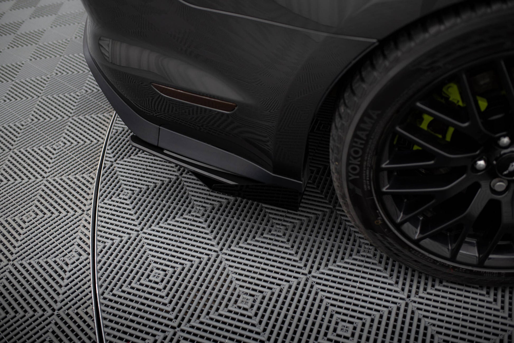 Maxton Hintere Seiten Flaps für Ford Mustang GT Mk6  schwarz Hochglanz