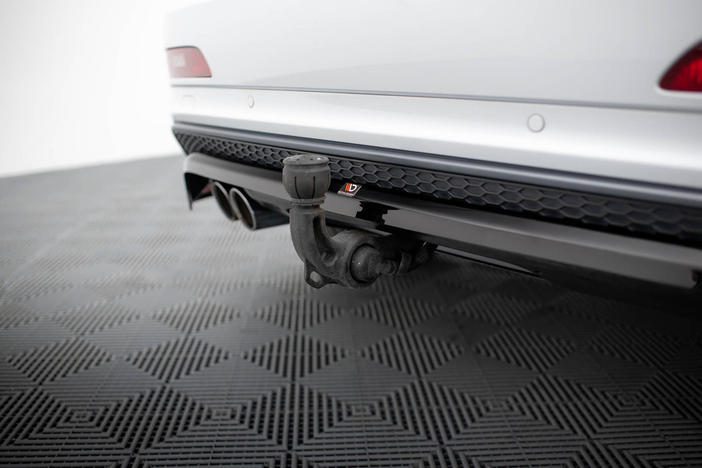 Maxton Hinten Splitter (mit einem vertikalem balken) Audi Q3 S-line 8U schwarz Hochglanz