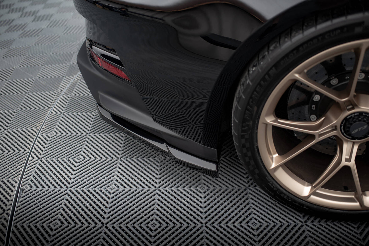 Maxton Heck Ansatz Flaps Diffusor für Porsche 911 992 GT3 schwarz Hochglanz