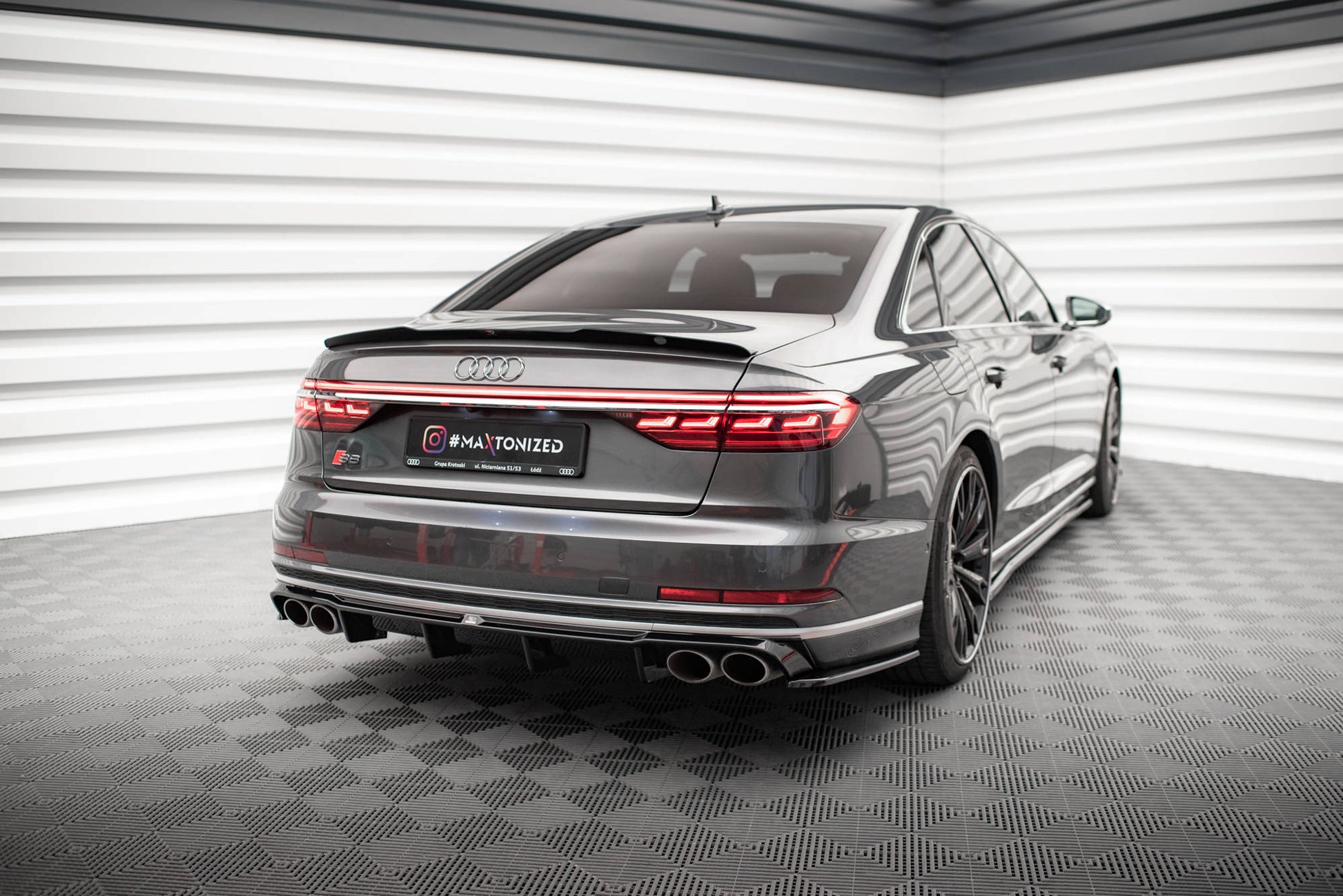 Maxton Heck Ansatz Flaps Diffusor V.2 für Audi S8 D5 schwarz Hochglanz