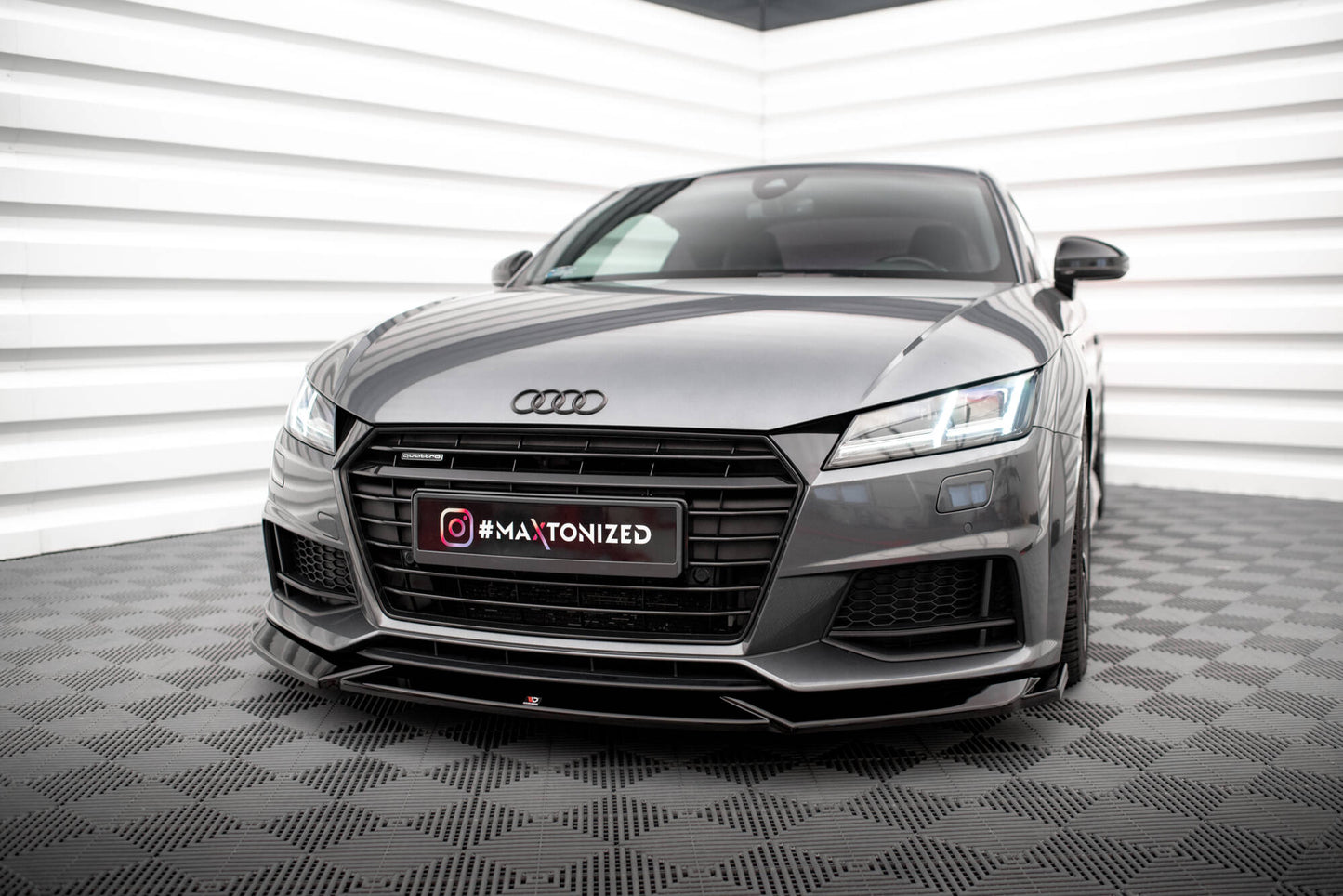 Maxton Front Ansatz V.1 für Audi TT S / S-Line 8S schwarz Hochglanz