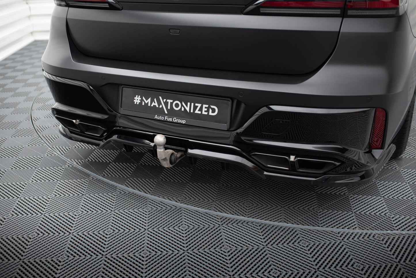 Maxton Mittlerer Diffusor Heck Ansatz DTM Look für BMW M760e G70 schwarz Hochglanz