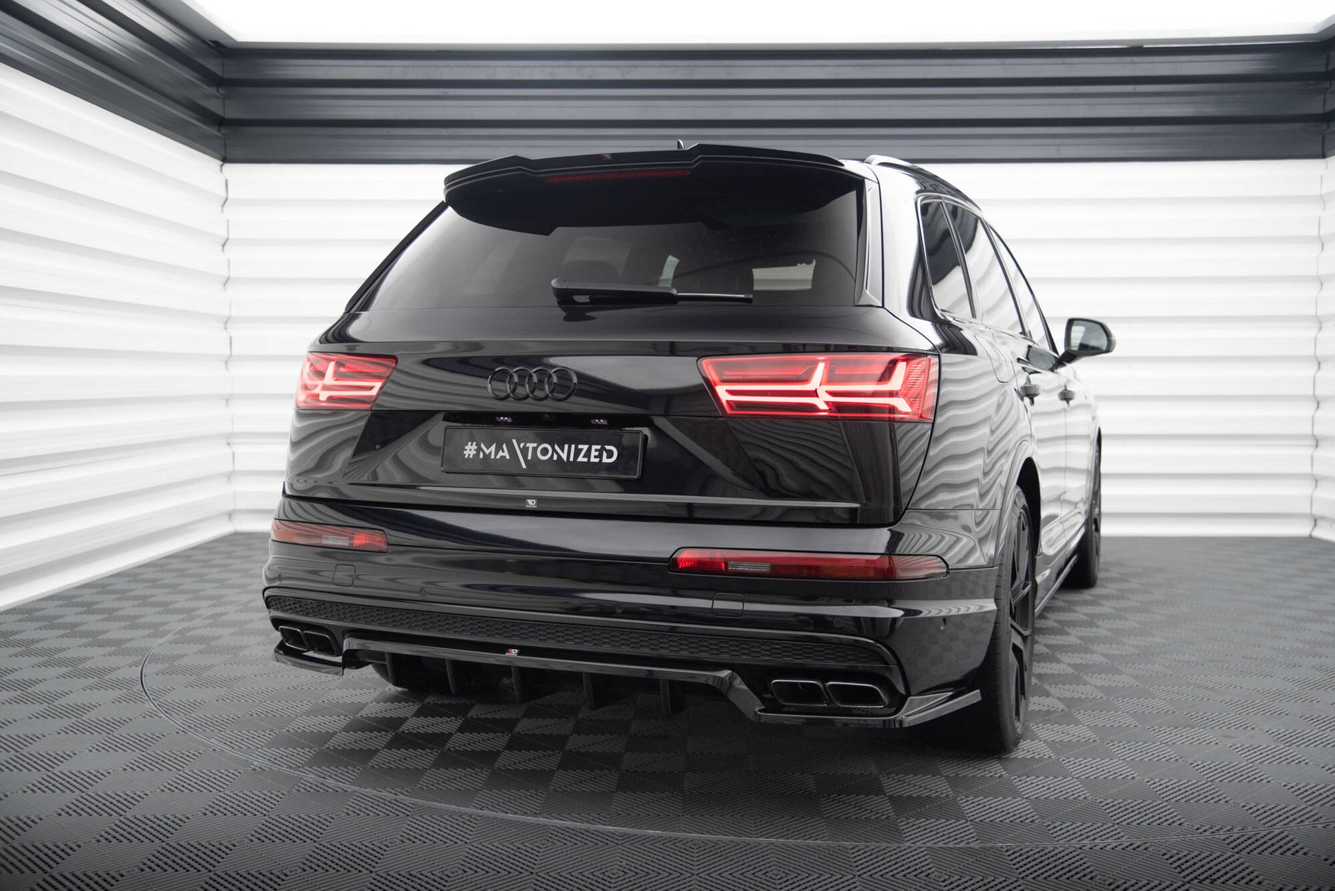 Maxton Mittlerer Diffusor Heck Ansatz DTM Look für Audi SQ7 Mk2 schwarz Hochglanz