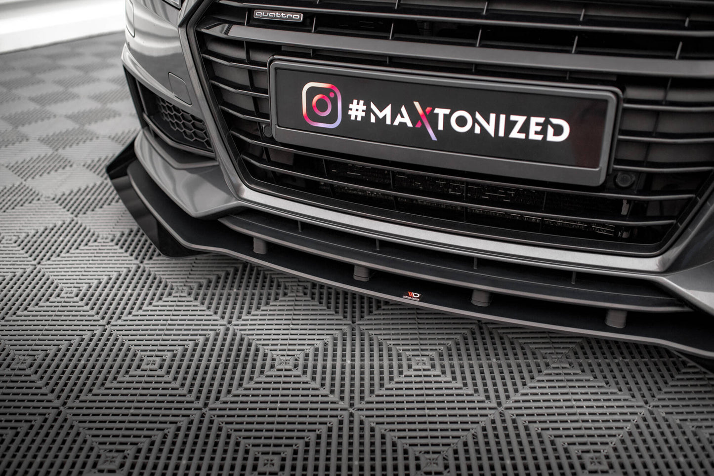 Maxton Street Pro Front Ansatz für +Flaps für + Flaps Audi TT S / S-Line 8S schwarz Hochglanz