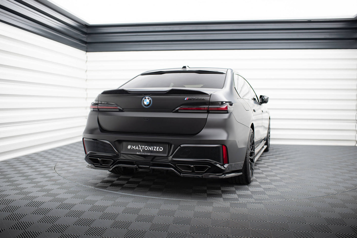 Maxton Mittlerer Diffusor Heck Ansatz DTM Look für BMW M760e G70 schwarz Hochglanz
