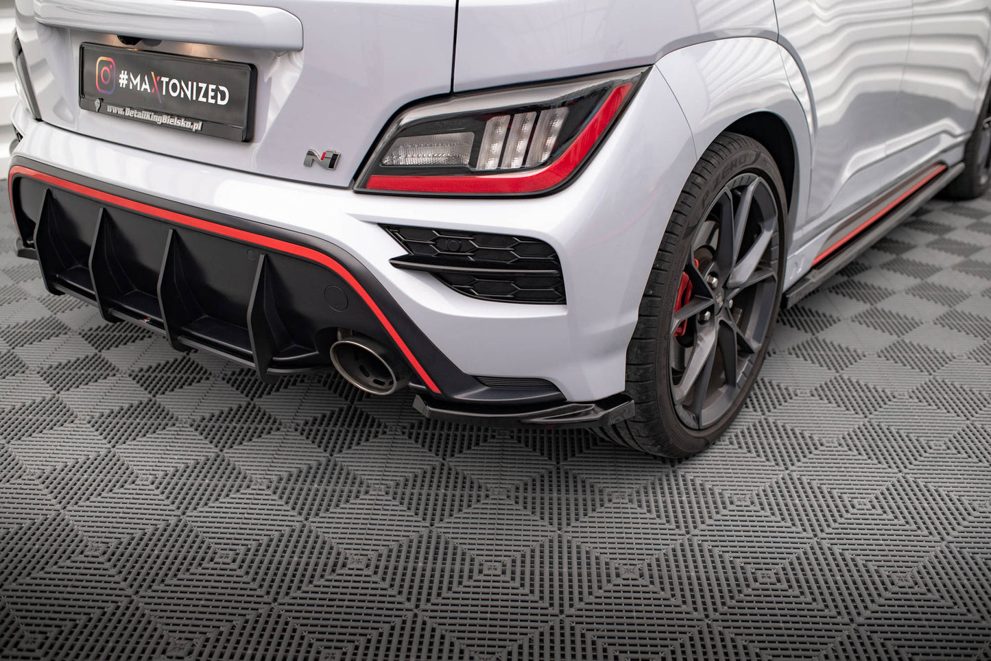 Maxton Heck Ansatz Flaps Diffusor V.1 für Hyundai Kona Mk1 schwarz Hochglanz