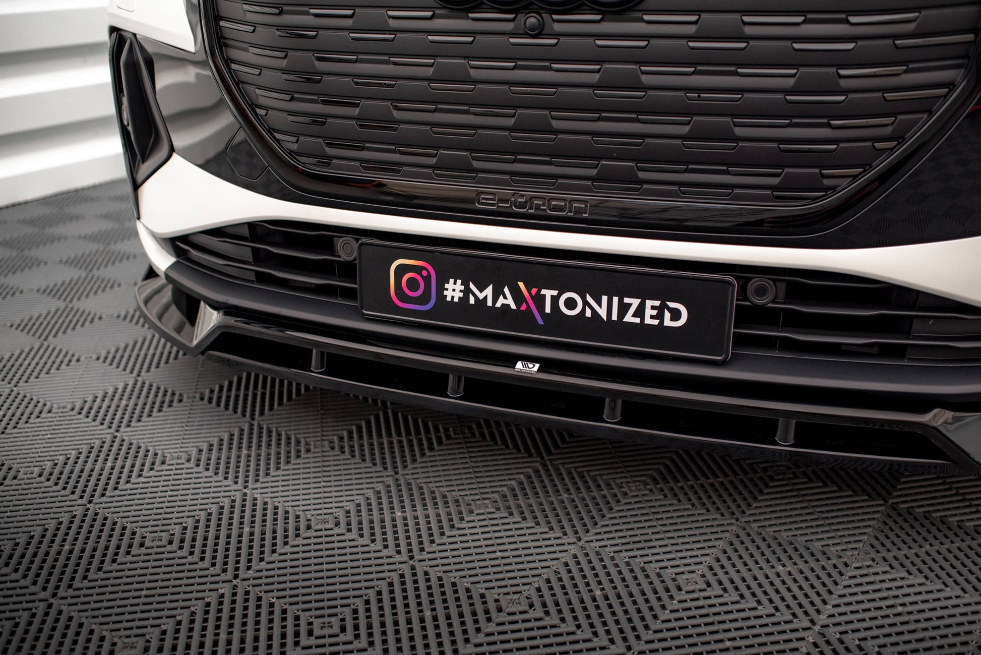 Maxton Front Ansatz V.2 für Audi Q4 e-tron Sportback Mk1 schwarz Hochglanz