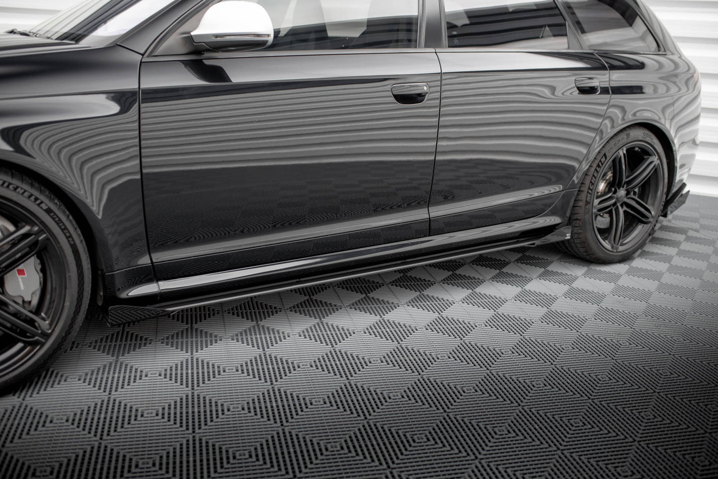 Maxton Street Pro Seitenschweller Ansatz für + Flaps Audi RS6 Avant C6 schwarz Hochglanz