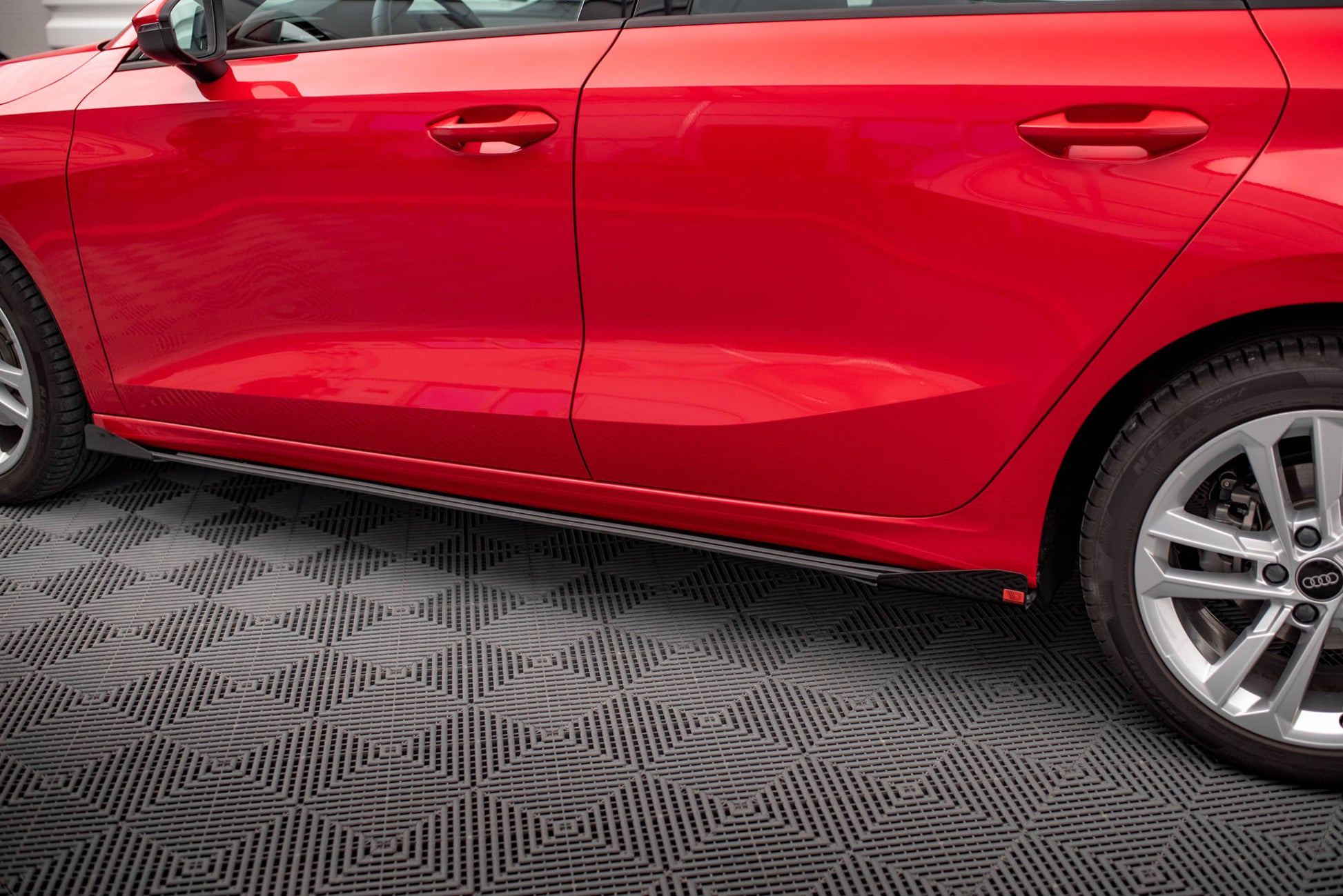 Maxton Street Pro Seitenschweller Ansatz für + Flaps Audi A3 8Y schwarz Hochglanz